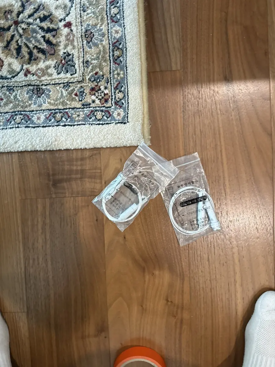 분당 미켈란쉐르빌 미술품 설치, 활·화살 대형 액자 벽돌 벽 설치 현장 사진 6