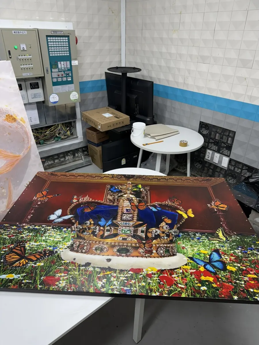 오산 갤러리카페 대형 작품 아크릴 표구 제작 현장 사진 2