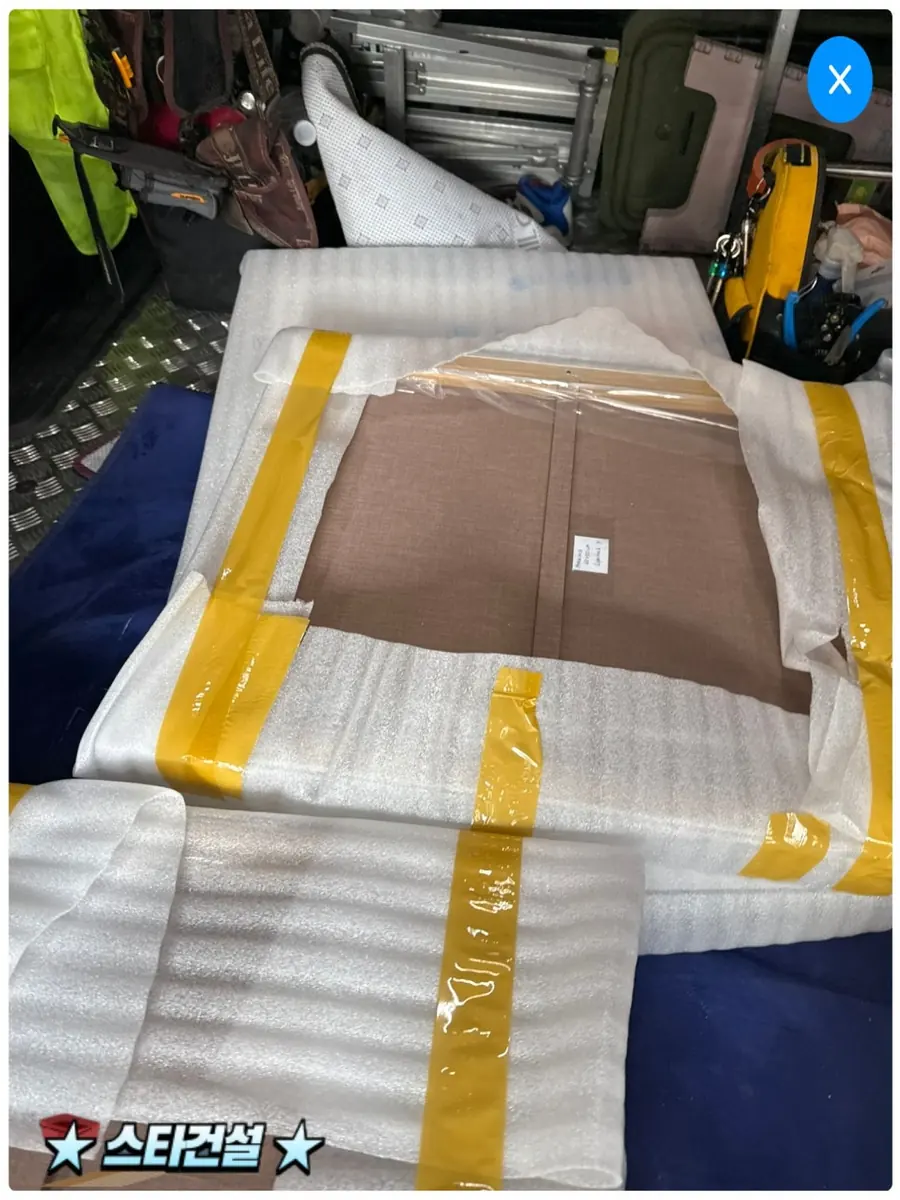 성수동 전시 공간 미술작품 아크릴 표구 제작과 안전 전달 현장