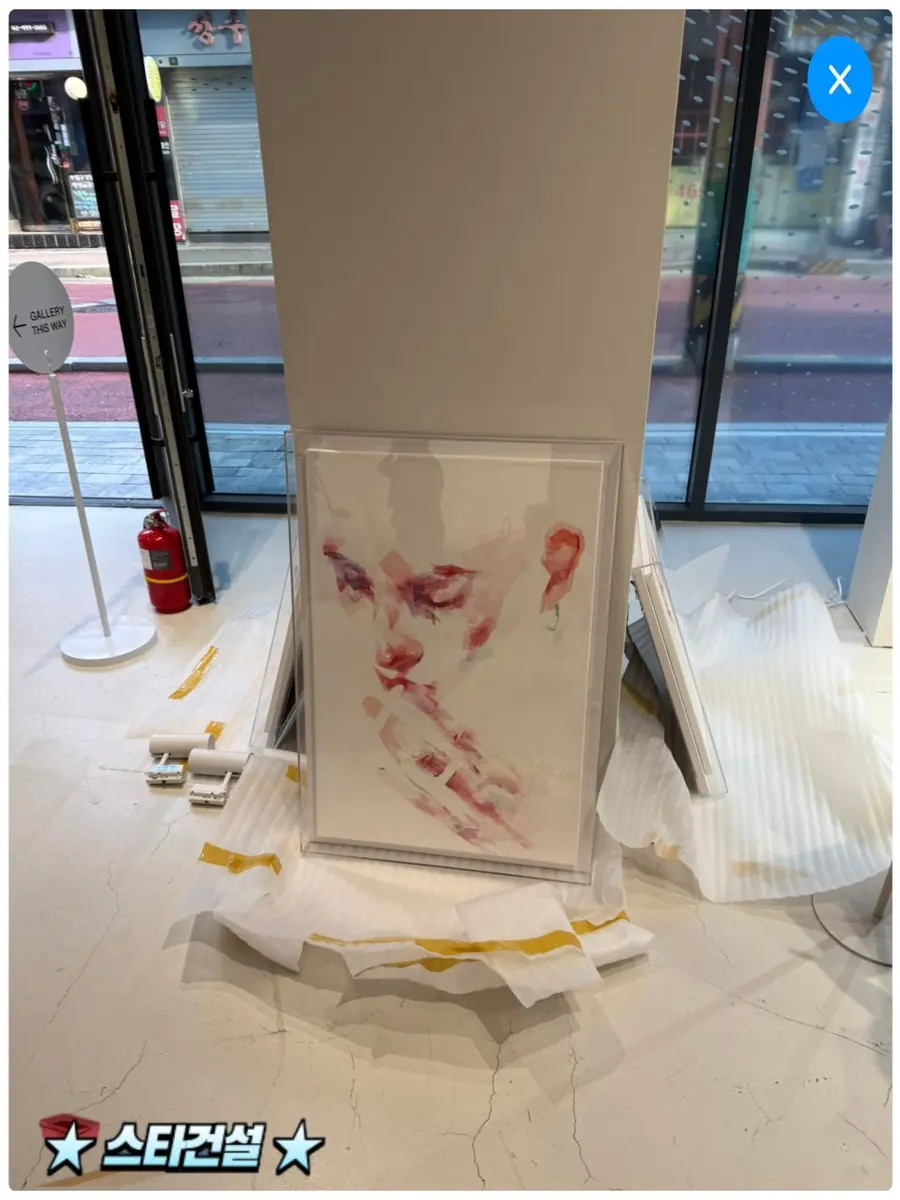 성수동 전시 공간 미술작품 아크릴 표구 제작과 안전 전달 현장 사진 4